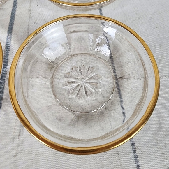 Art Deco Salt Barrel Salt Cellar Pressed Glass Star Motif Gold Rim Set of 6 - Picture 3 of 12